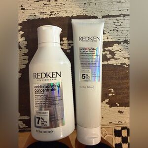 Redken Acidic Bonding Concentrate Shampoo & Redken Leave-In Treatment - White